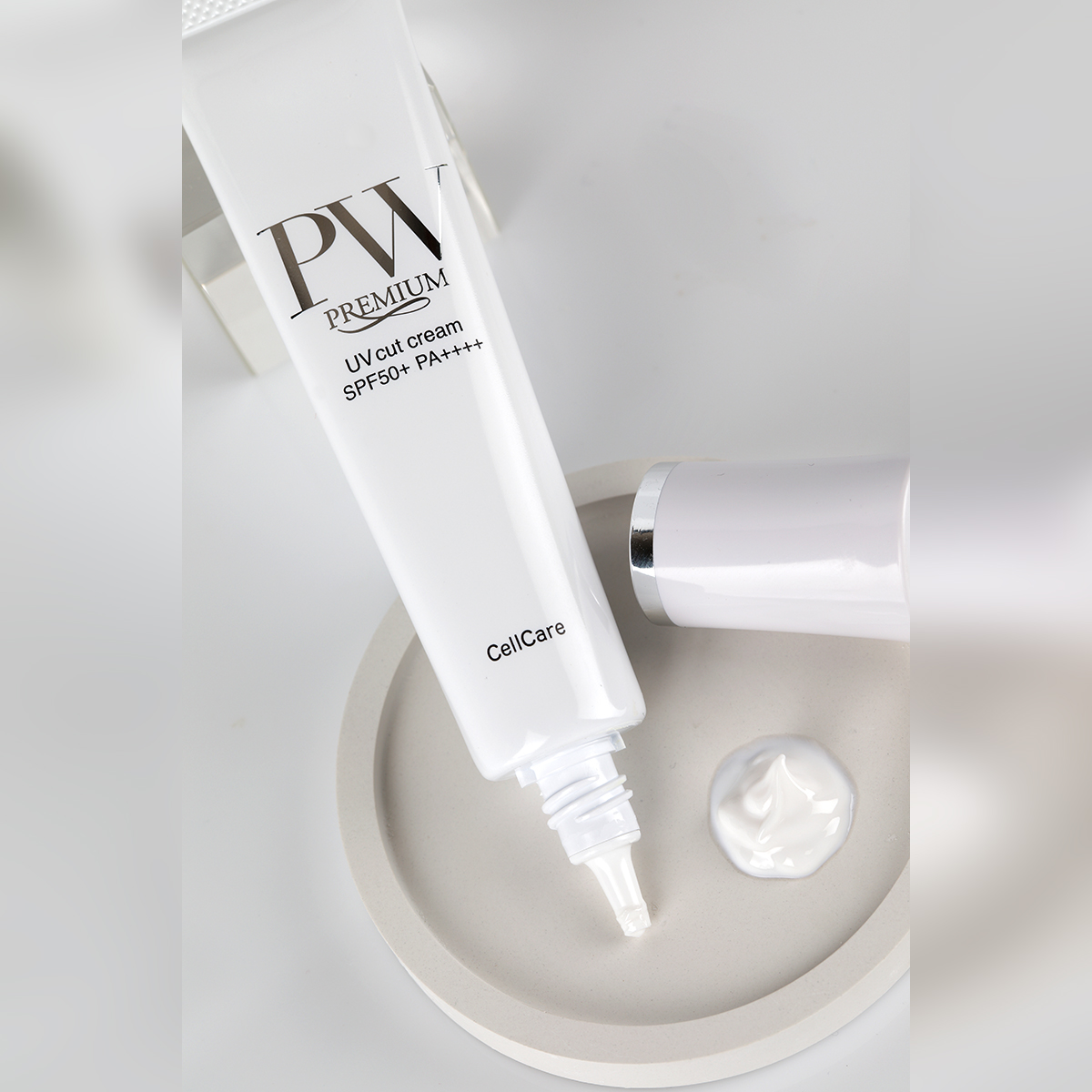 Отбеливающий солнцезащитный крем SPF50