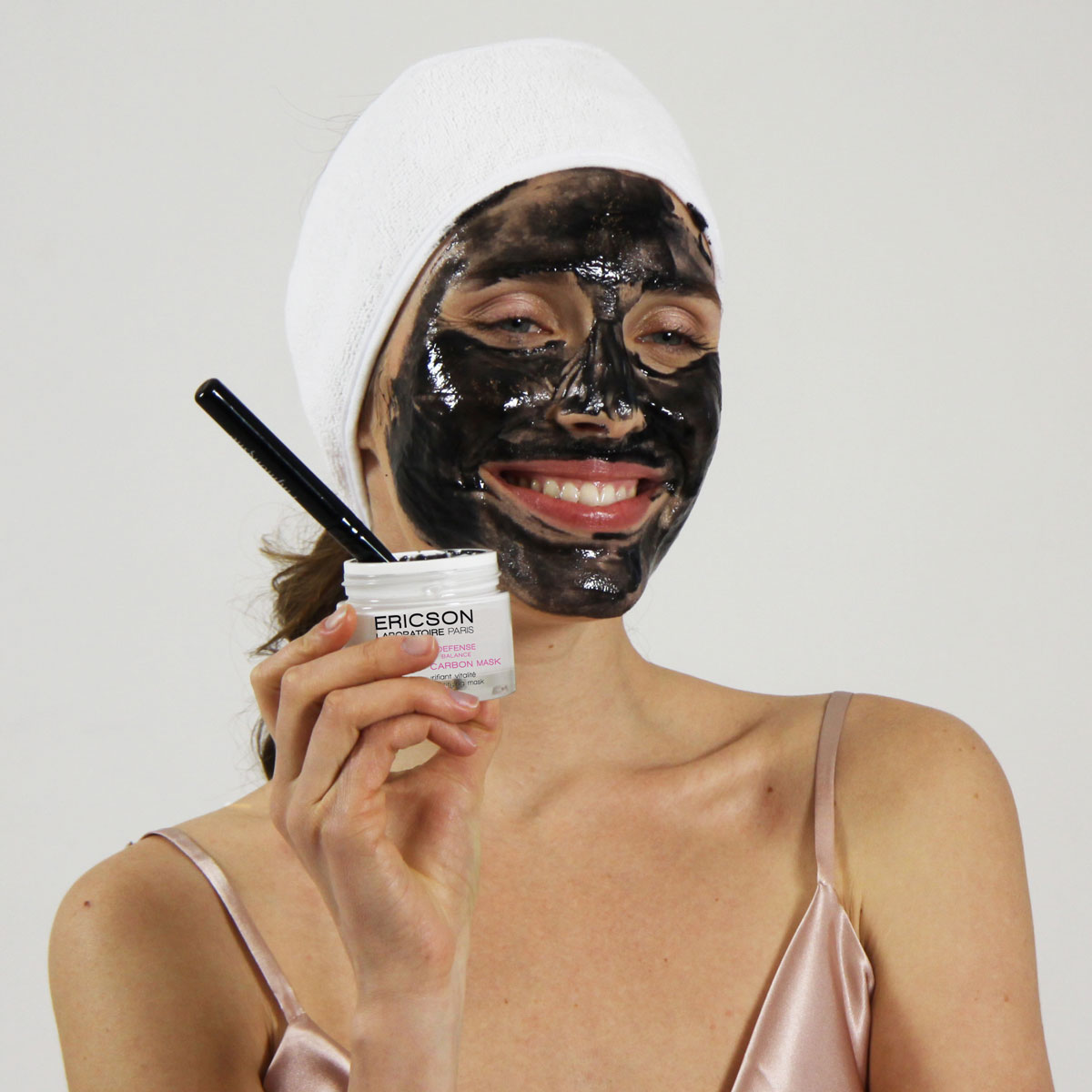 Угольная маска для сияния кожи