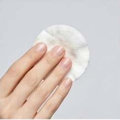 В каком возрасте необходимо начинать ухаживать за кожей лица? | Интернет-магазин Сезон красоты